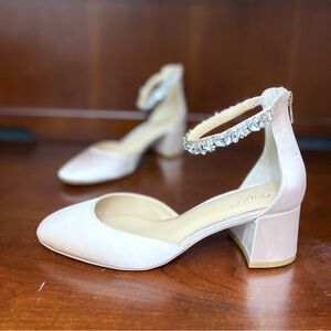 NWOB Jewel Badgley Mischka Women Heels 9 Blush Satin Rhinestone Party Glam HOCO